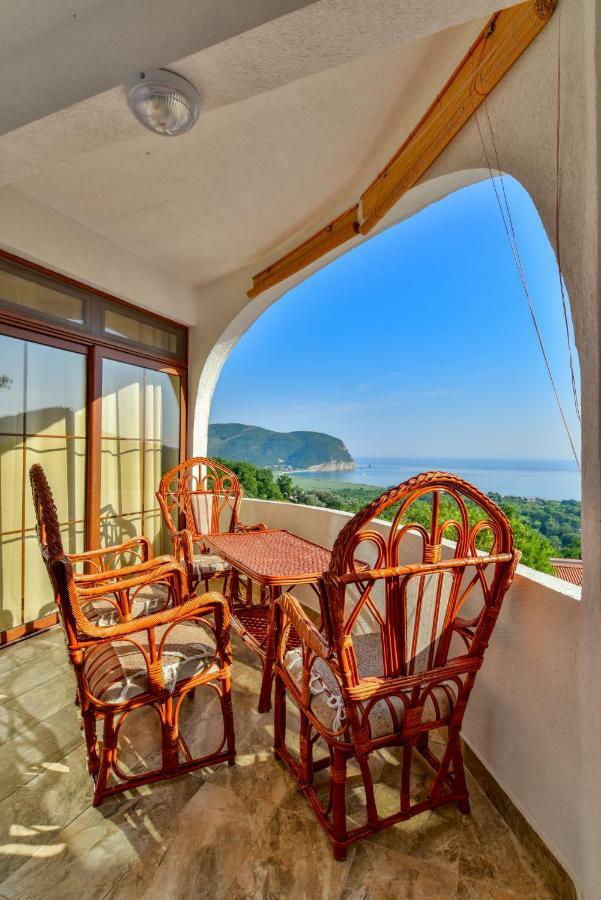 Pataki Guesthouse Petrovac Eksteriør bilde