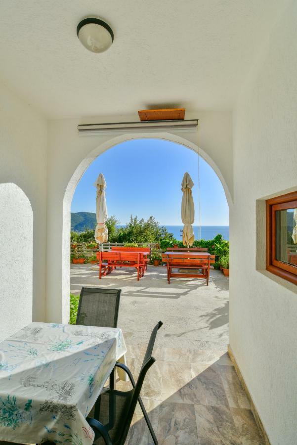 Pataki Guesthouse Petrovac Eksteriør bilde