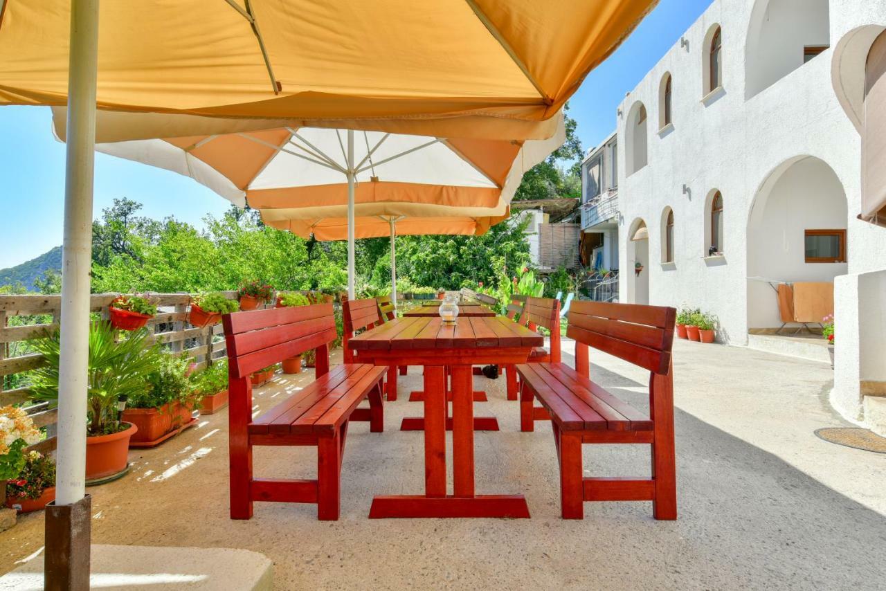 Pataki Guesthouse Petrovac Eksteriør bilde